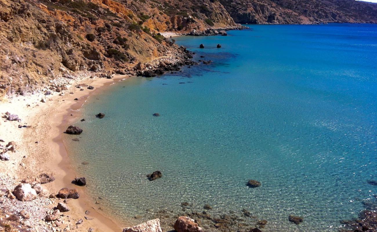 Foto de Lafrans beach con arena oscura superficie