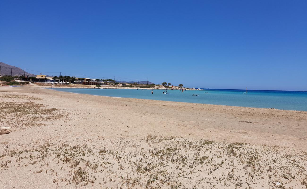 Foto de Chicken bay con arena oscura superficie