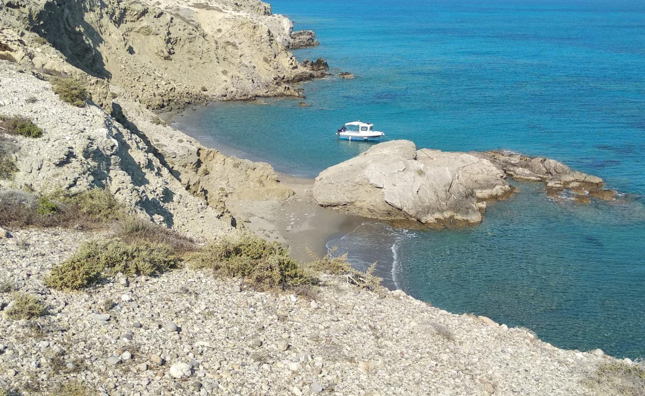 Foto de Makronisi Beach II con arena brillante superficie