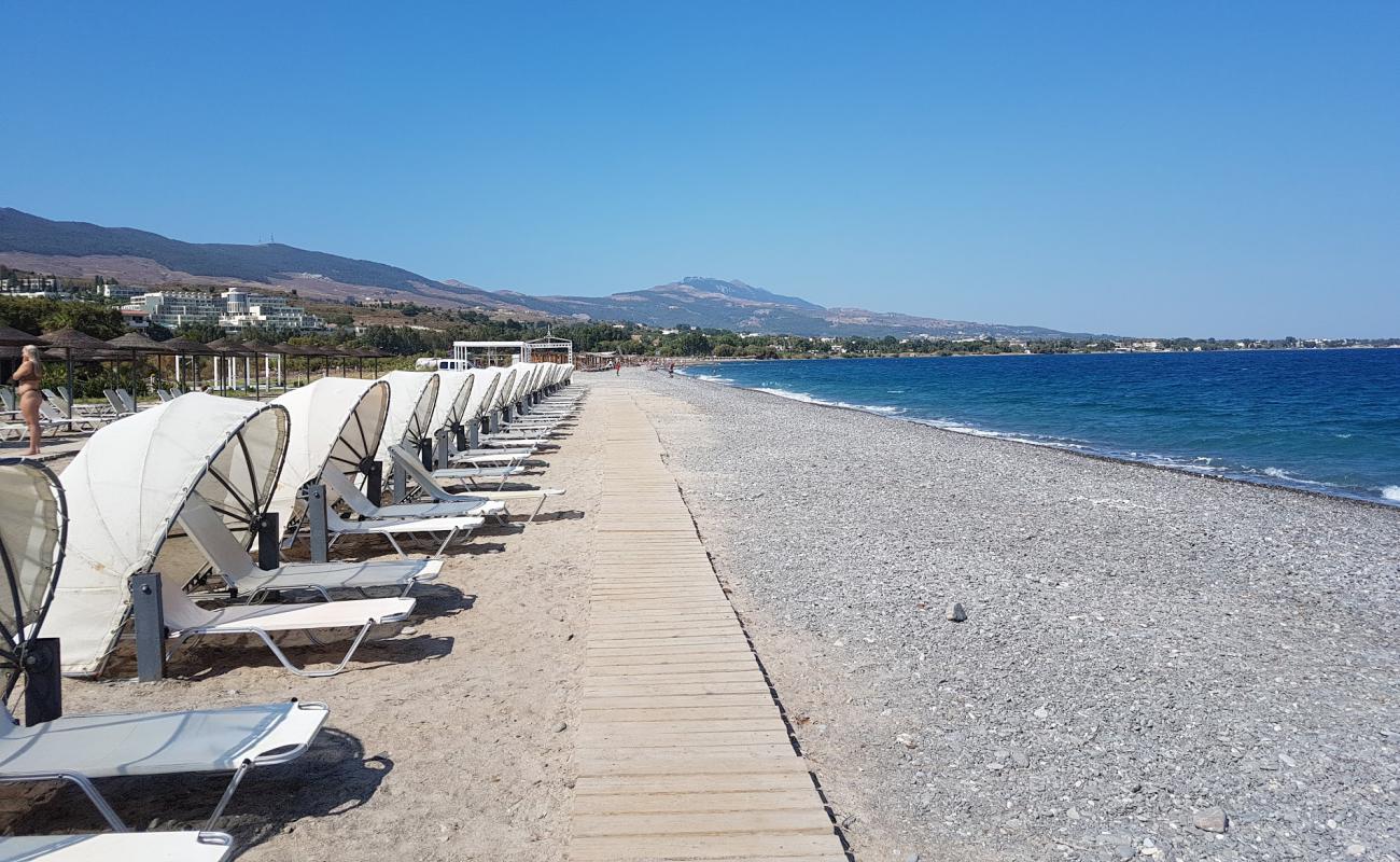 Foto de Playa de Psalidi con guijarro fino gris superficie