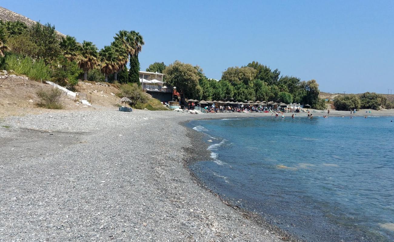 Foto de Agios Fokas Beach con arena gris y guijarros superficie