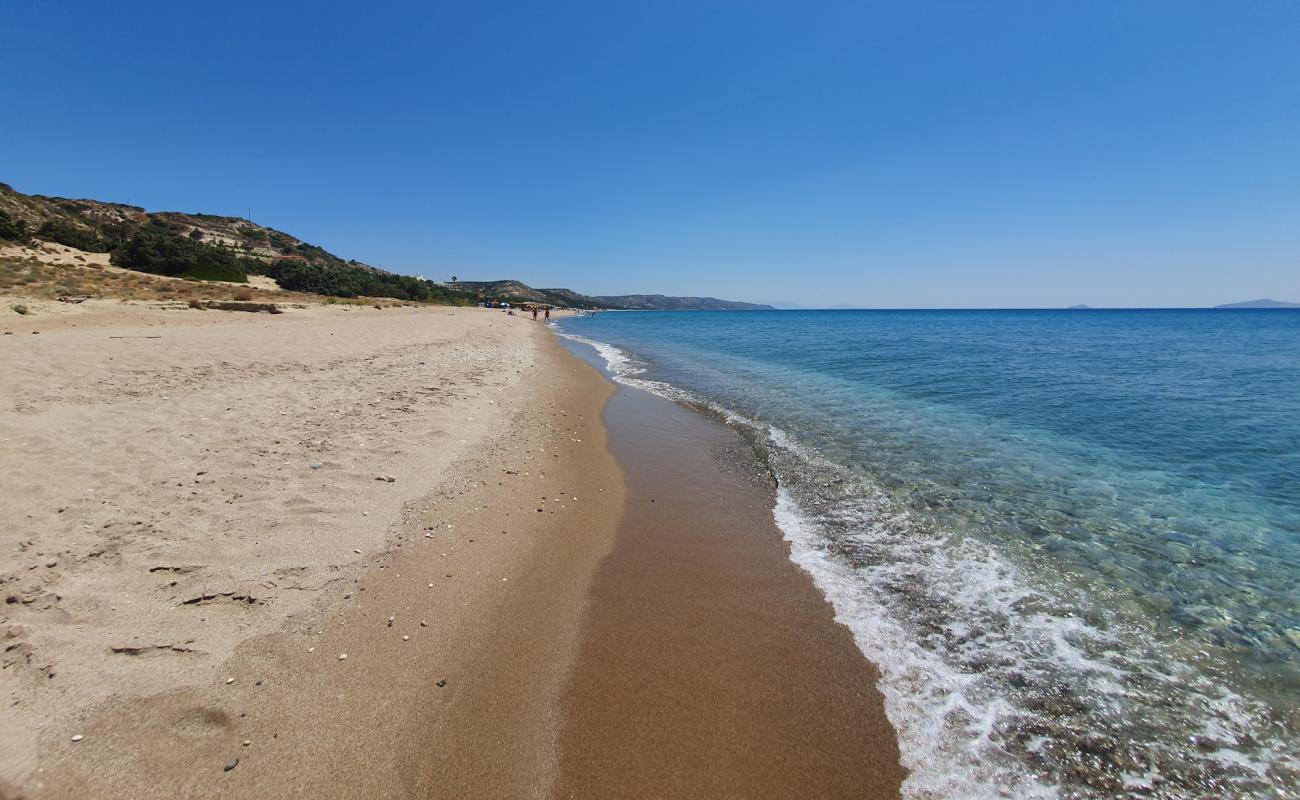 Foto de Lagada Beach con arena brillante superficie