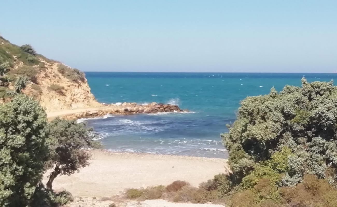 Foto de Sfakia beach con arena gris y guijarros superficie