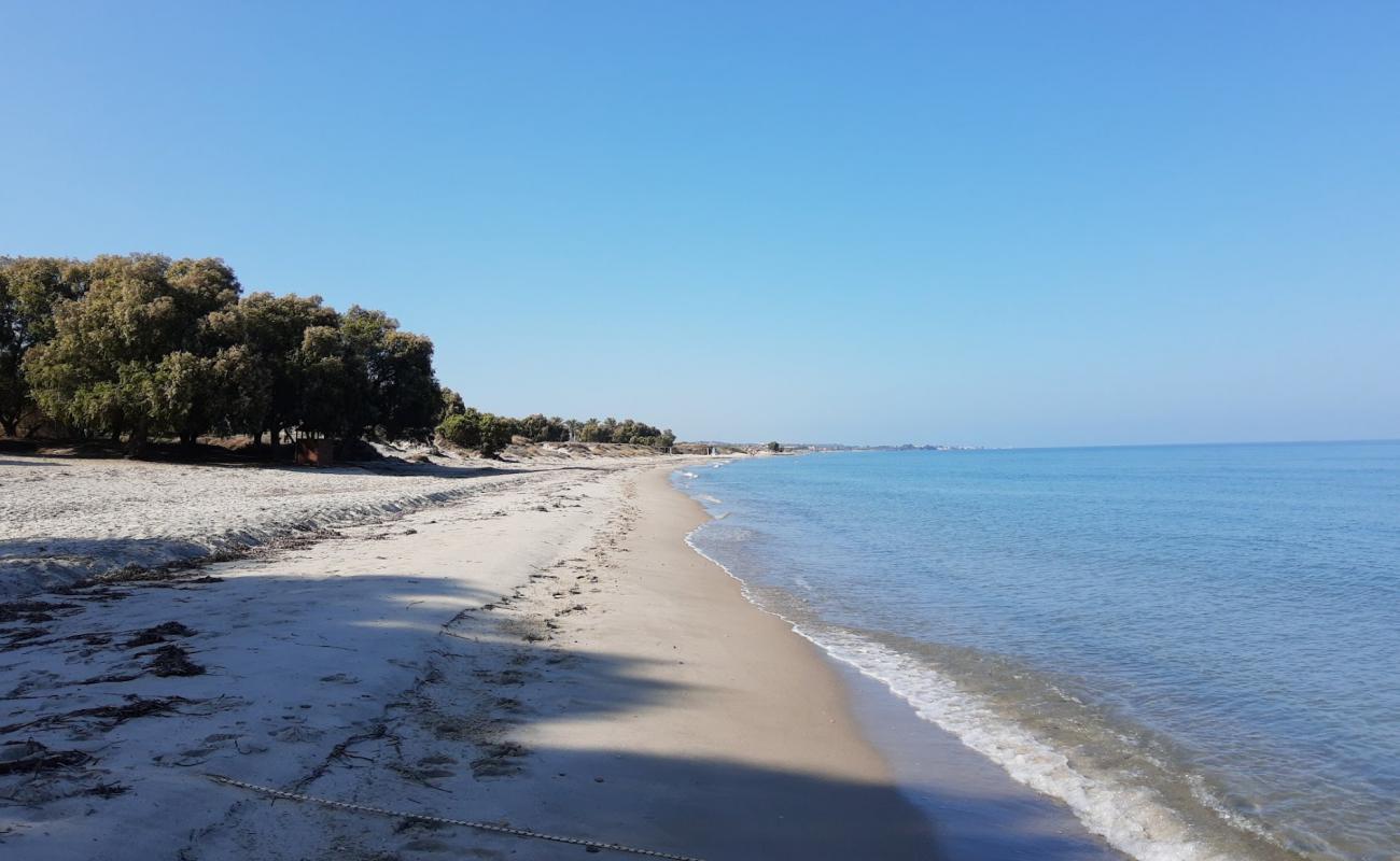 Foto de Marmari beach con arena brillante superficie