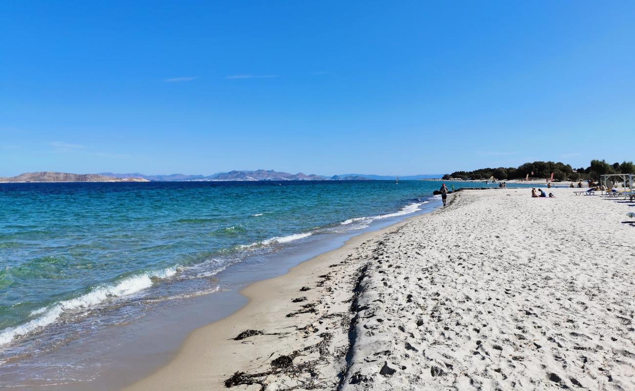 Foto de Stella Maris beach con arena brillante superficie