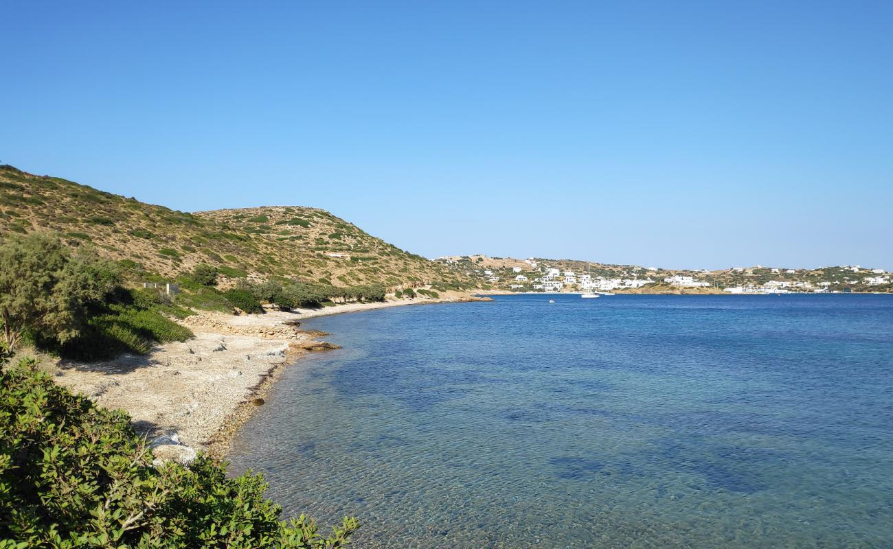 Foto de Kampos beach con arena gris y piedras superficie