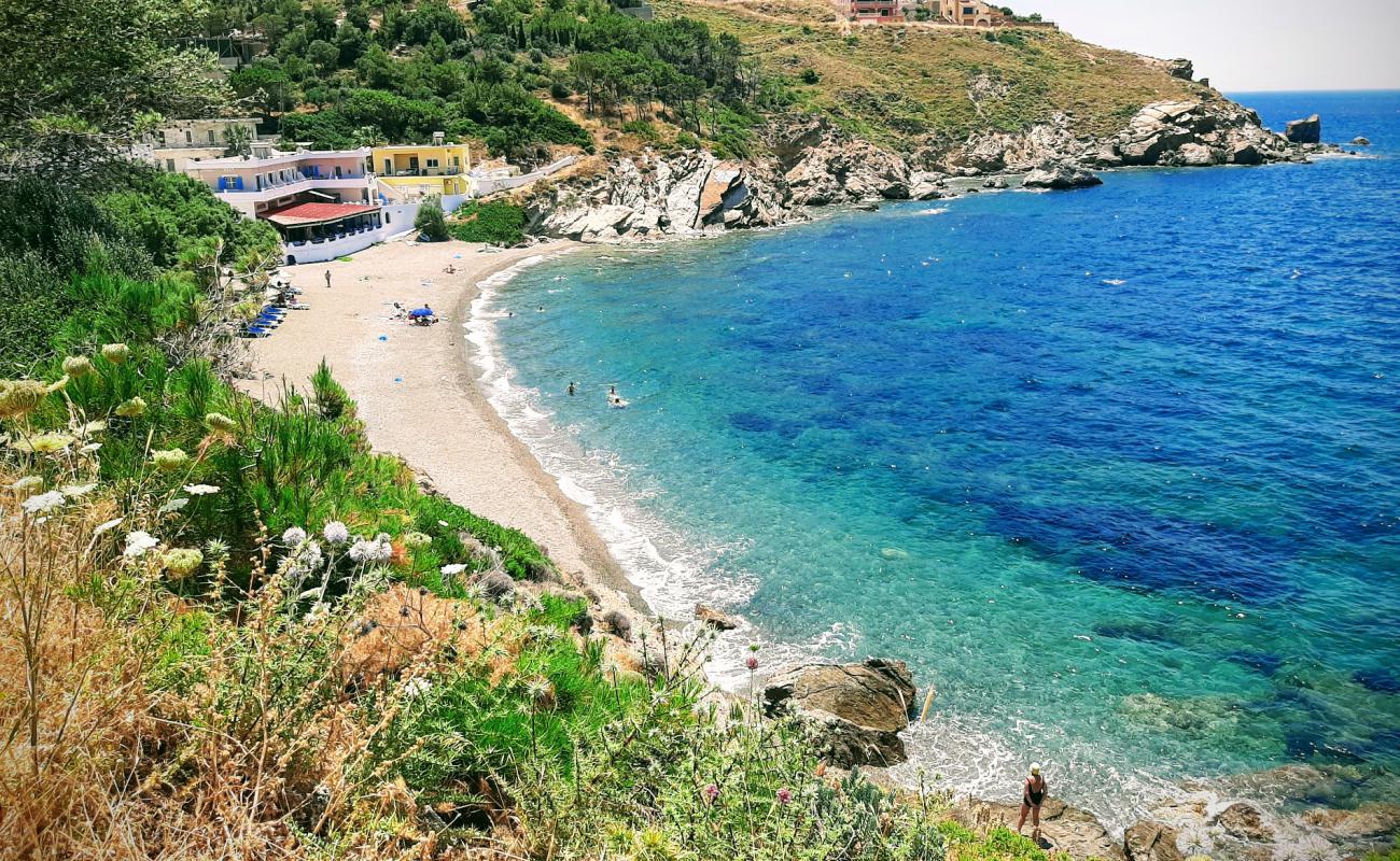 Foto de Melitsachas beach con arena gris y guijarros superficie