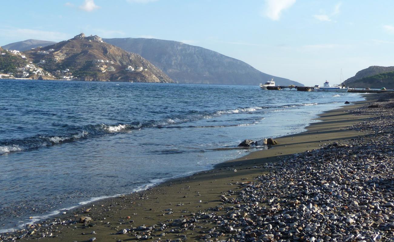 Foto de Paralia Telendou II con arena/piedras marrón superficie