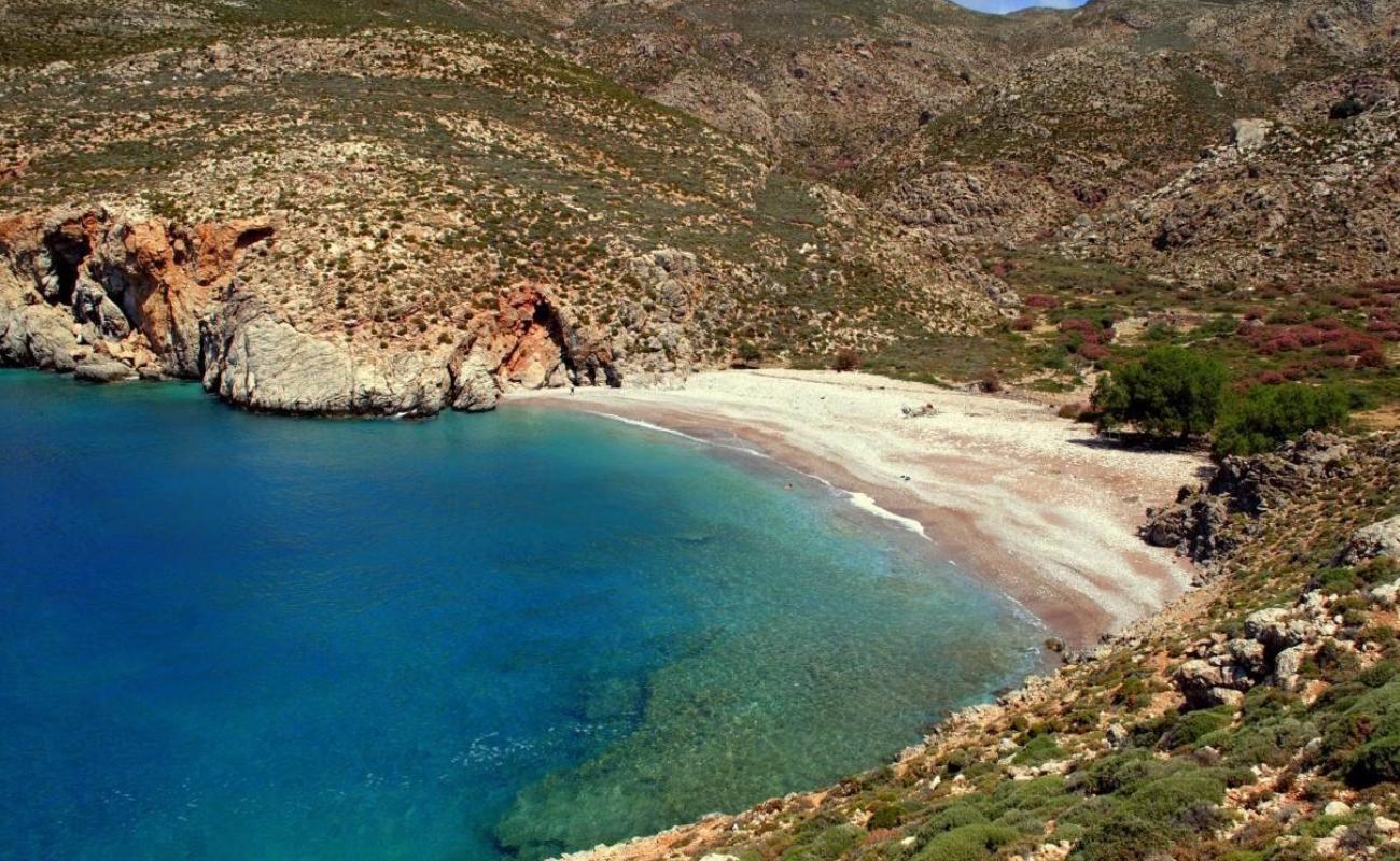 Foto de Paralia Agios Sergios con guijarro ligero superficie