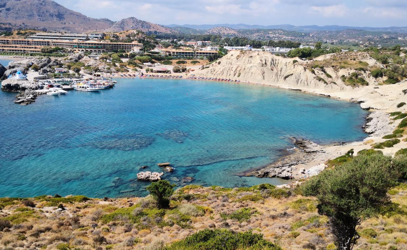 Foto de Playa de Kolimbia con arena brillante superficie