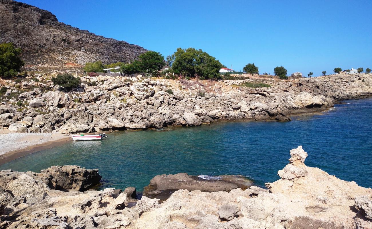 Foto de Playa de Agia Triada con guijarro ligero superficie