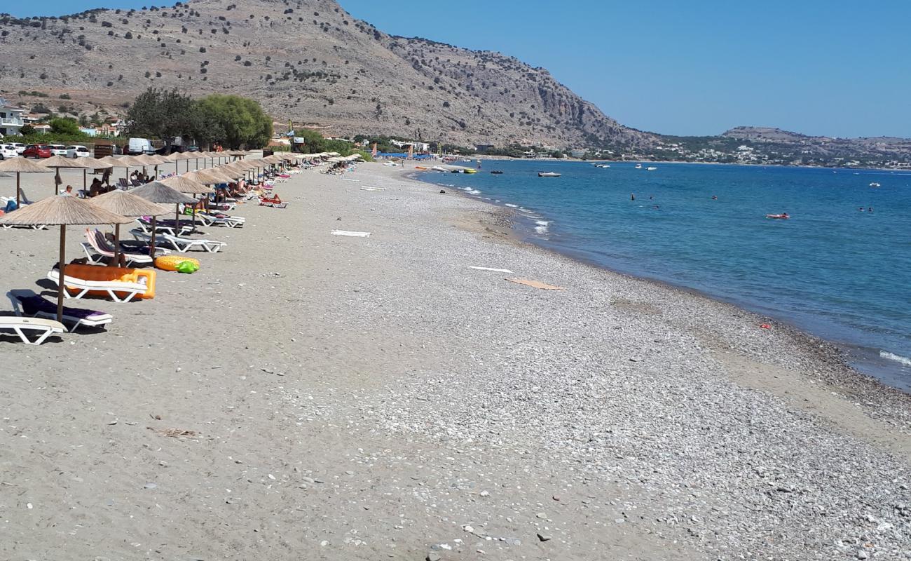 Foto de Public beach con arena fina y guijarros superficie