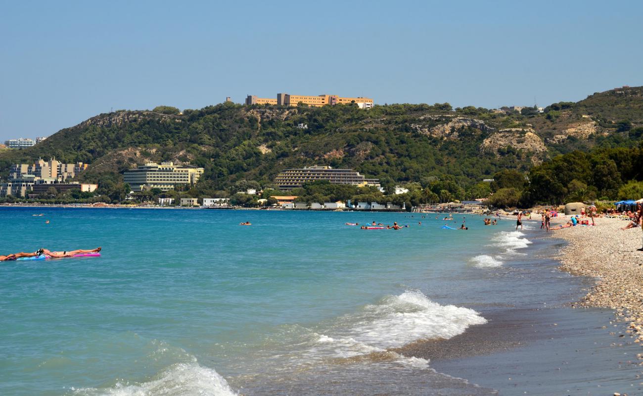 Foto de Ialysos Bay Beach con arena fina y guijarros superficie