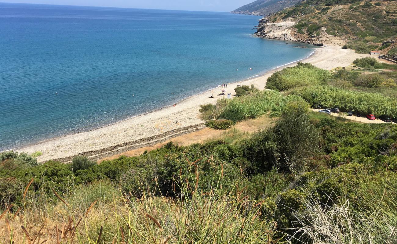 Foto de Paralia Kiparissi con guijarro ligero superficie