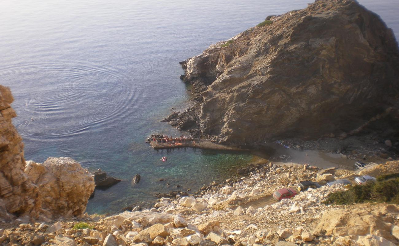 Foto de Apokofto Amalou con arena/piedras marrón superficie