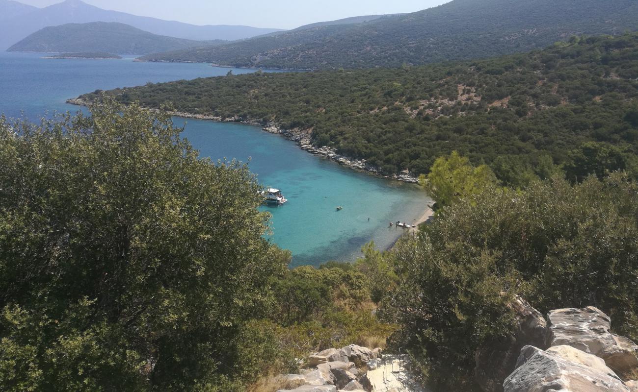 Foto de Mikri Lakka con guijarro ligero superficie