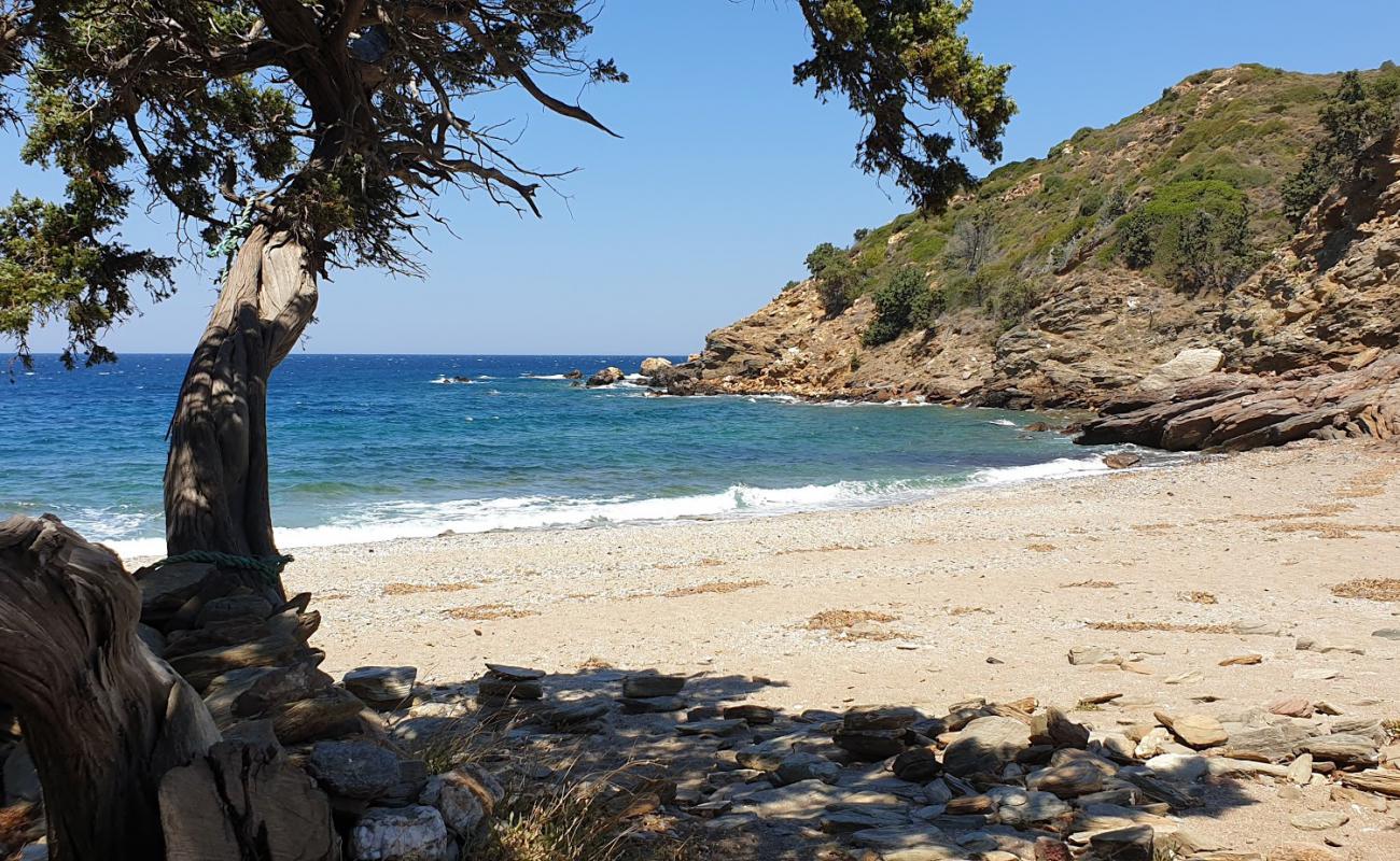 Foto de Kedros beach con arena fina y guijarros superficie