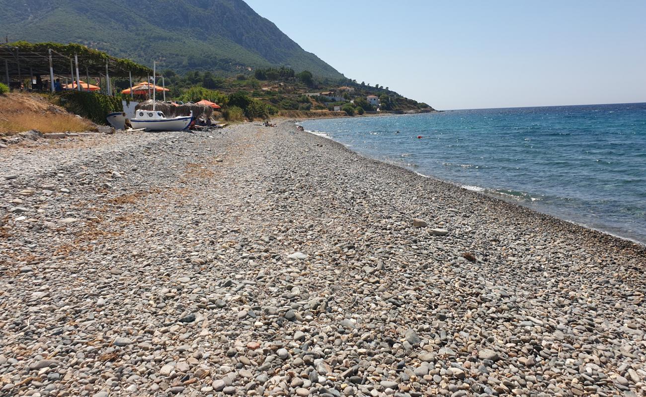 Foto de Petalides beach con guijarro ligero superficie