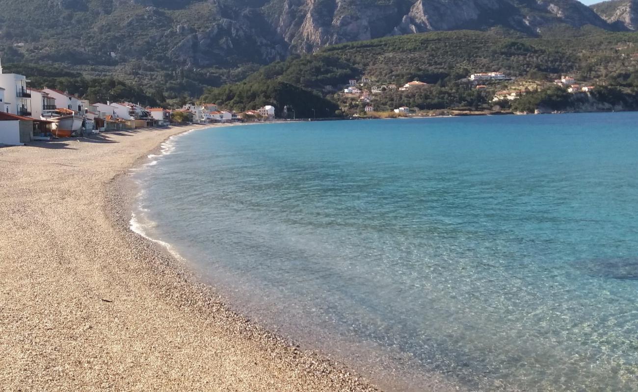 Foto de Paralia Kokkari con guijarro ligero superficie