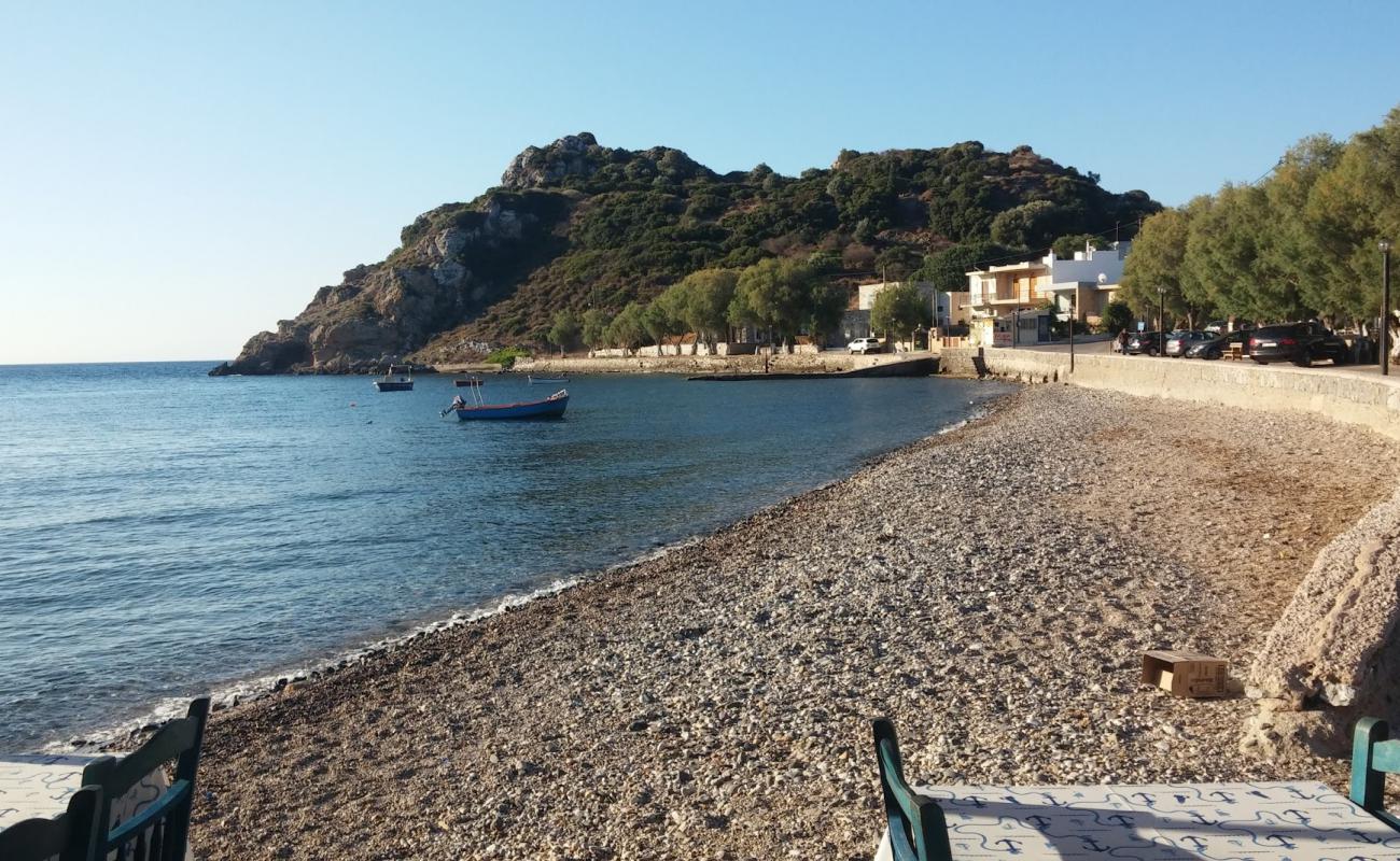 Foto de Emporios beach con guijarro ligero superficie