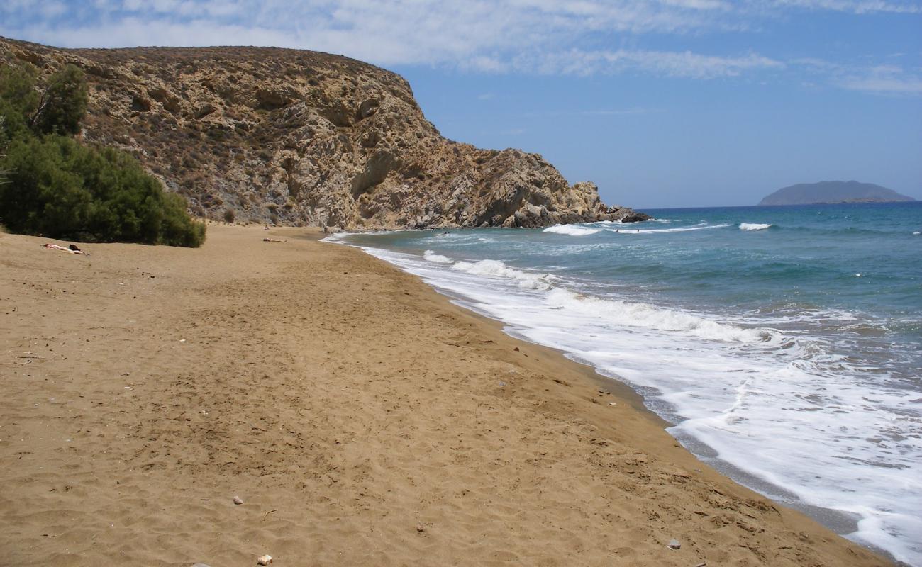 Foto de Paralia Klisidi con arena brillante superficie