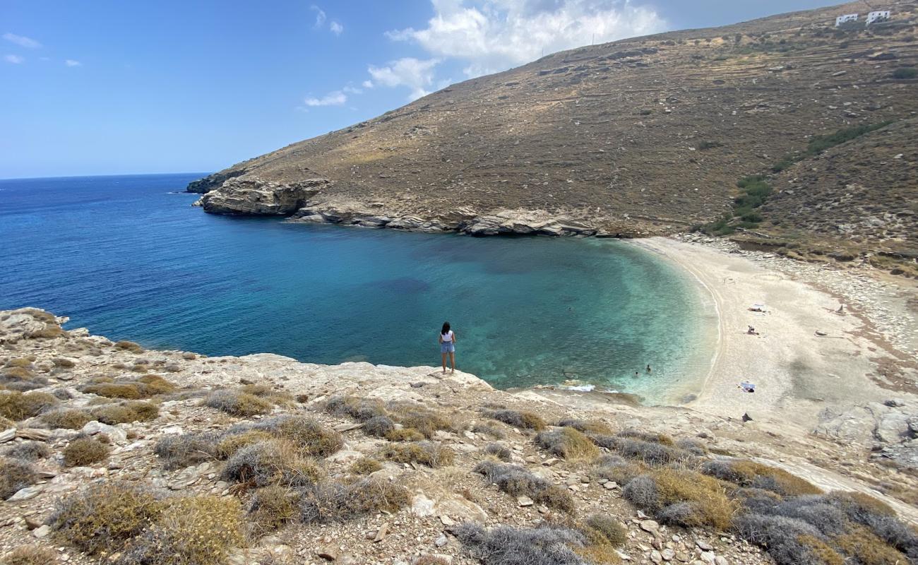 Foto de Lydi Beach con arena brillante superficie