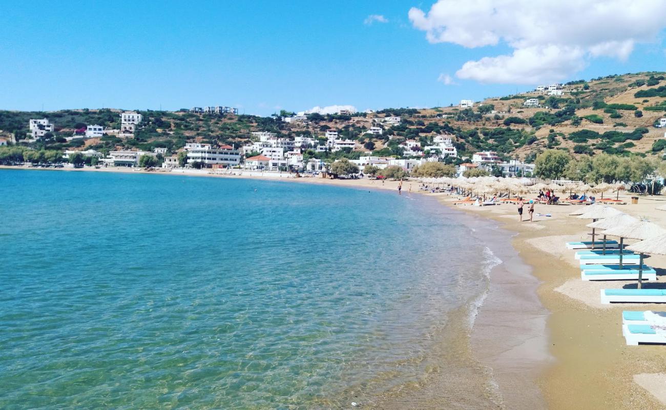 Foto de Playa de Batsi con arena brillante superficie