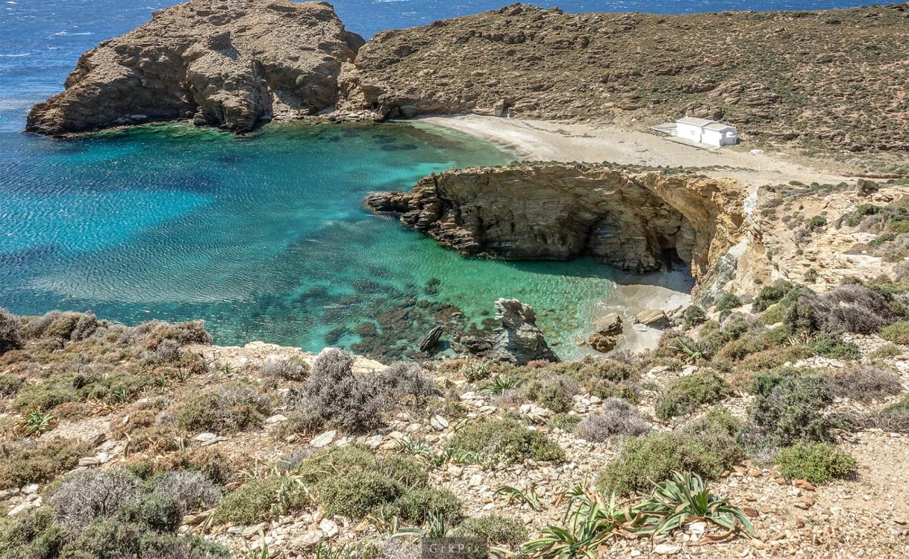 Foto de Paralia Pirgos con guijarro fino claro superficie