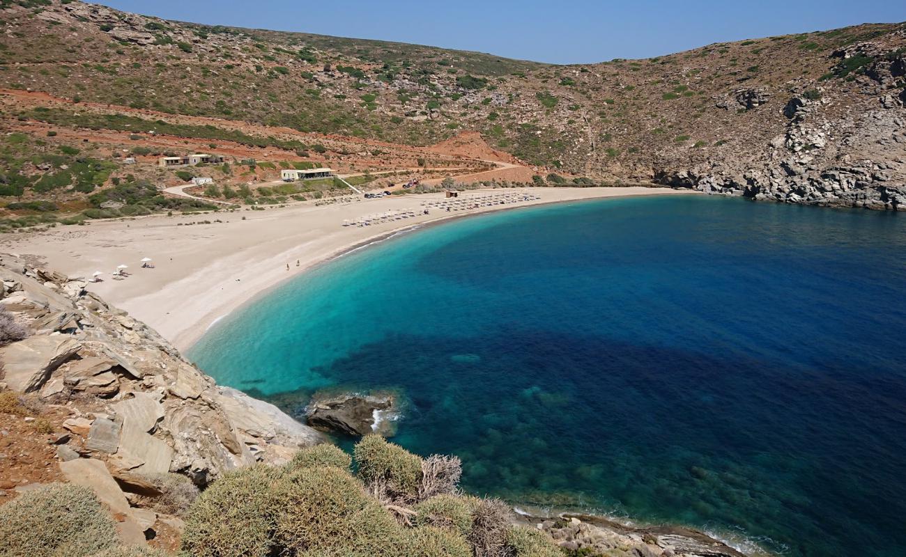 Foto de Zorkos beach con guijarro fino claro superficie