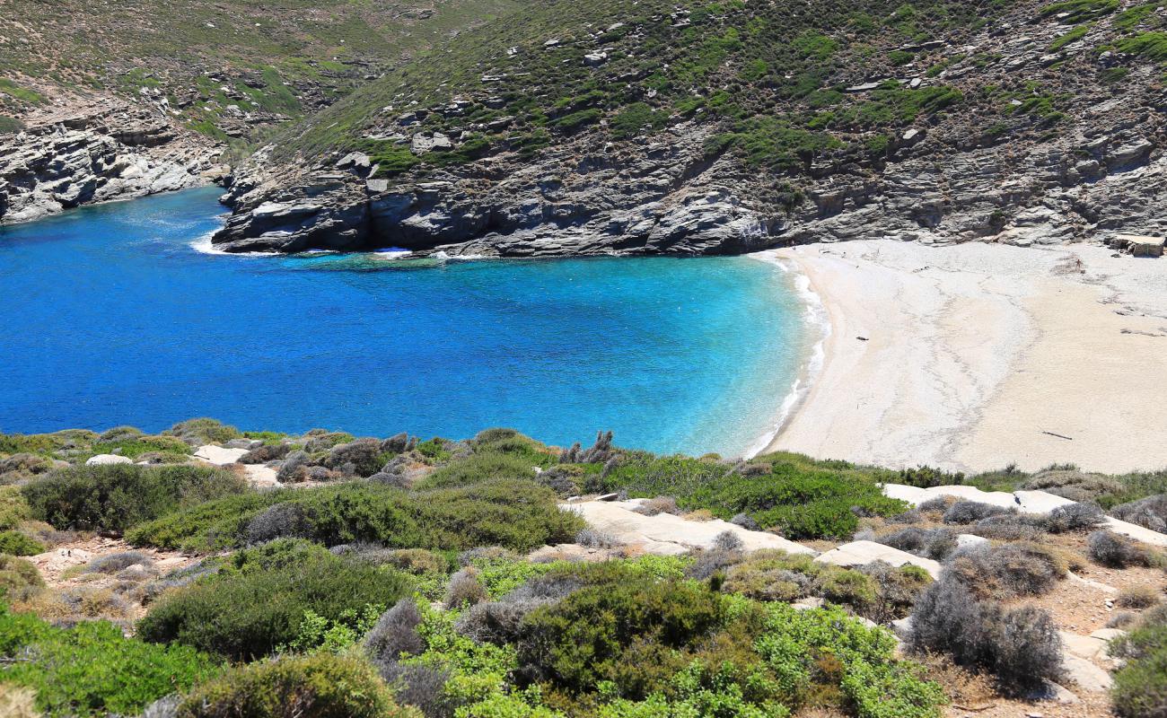 Foto de Paralia Lefka con guijarro fino claro superficie