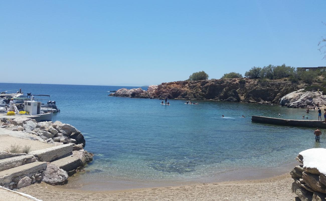 Foto de Apantema beach con arena oscura superficie