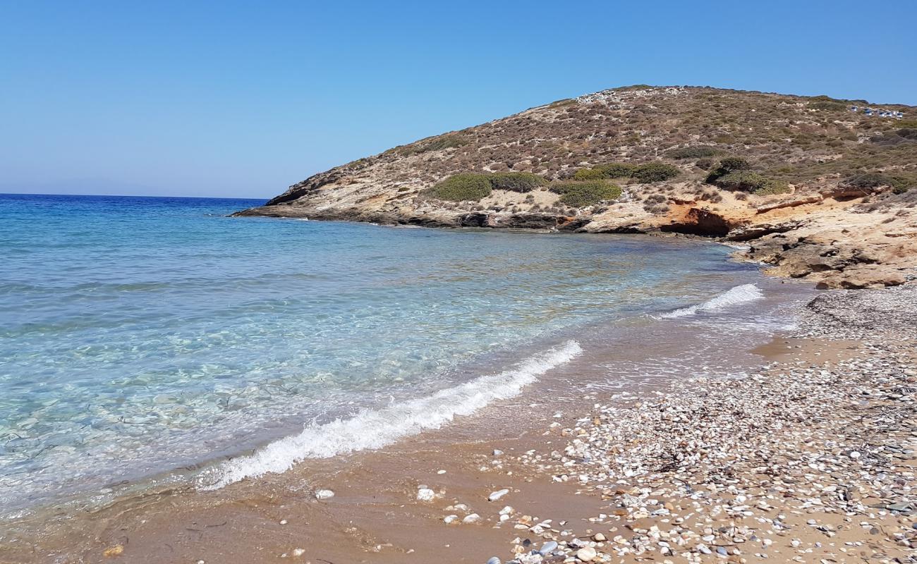 Foto de Plakoto beach con arena fina y guijarros superficie