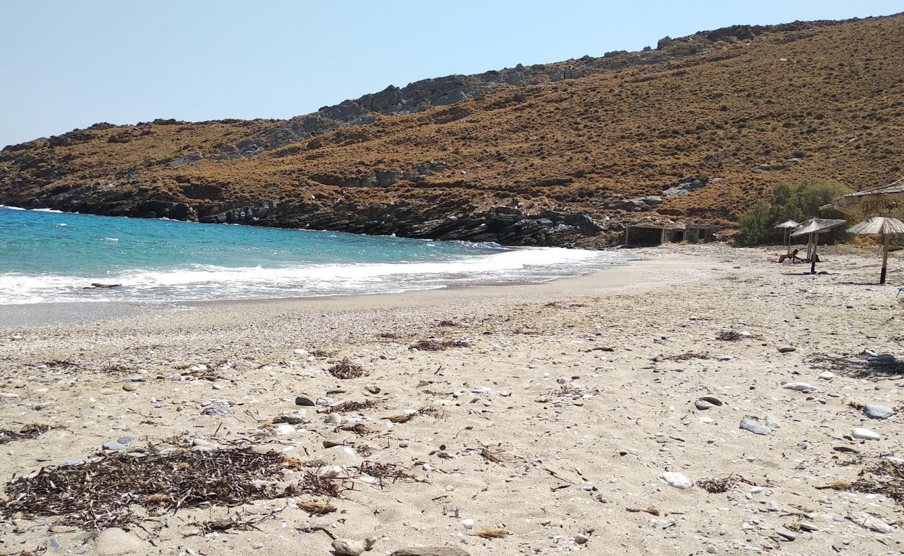 Foto de Paralia Orkou con arena fina y guijarros superficie