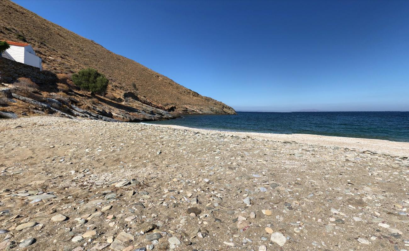 Foto de Agios Filippos con agua cristalina superficie