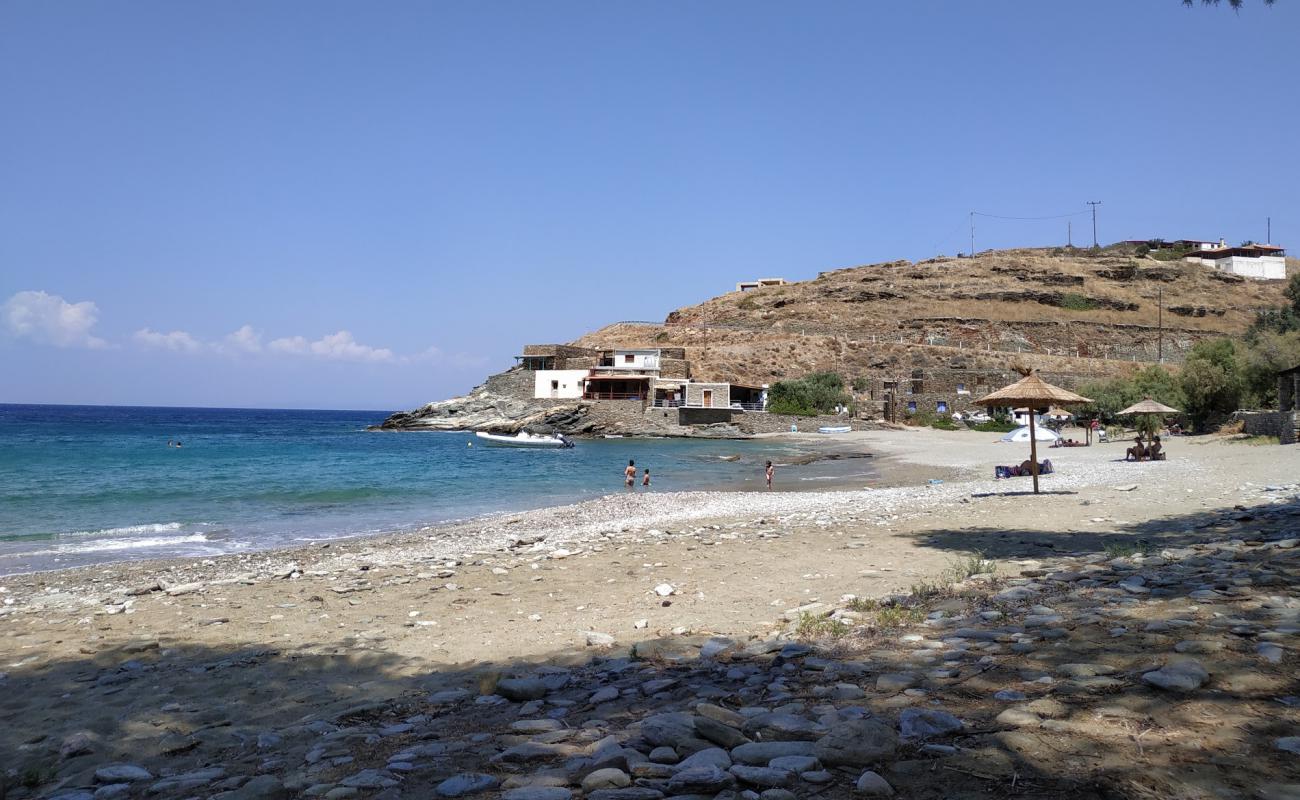 Foto de Kambi beach con arena fina y guijarros superficie