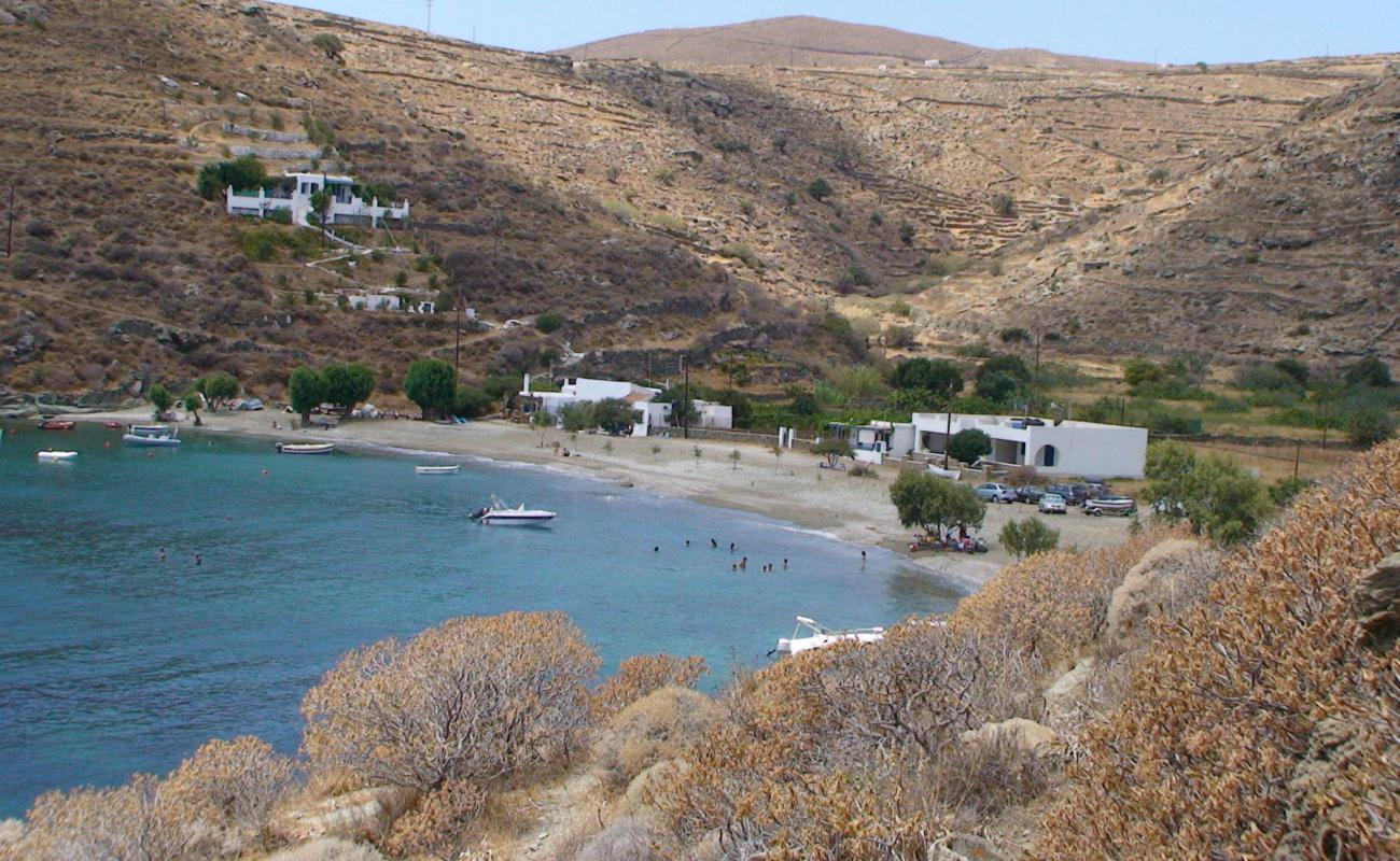 Foto de Paralia Kalo Livadi con arena fina y guijarros superficie