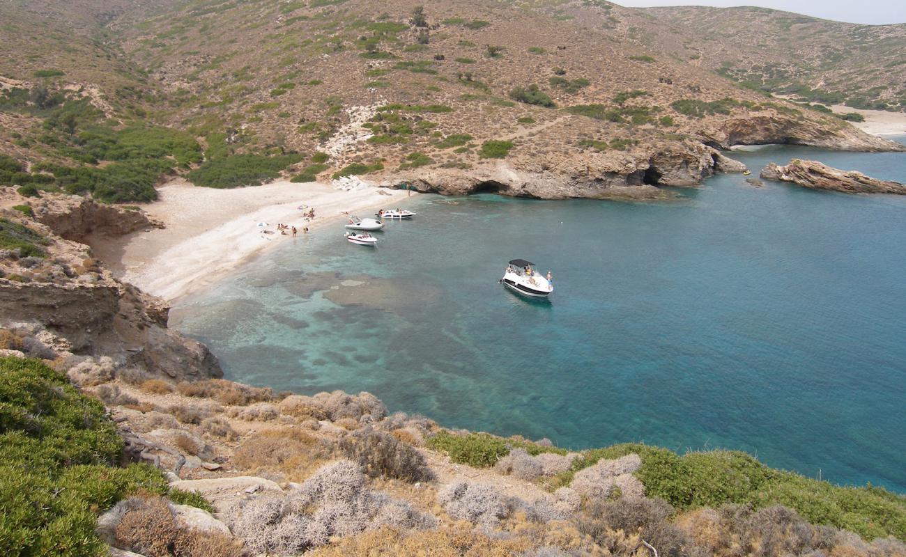 Foto de Paralia Makronissos II con guijarro fino claro superficie