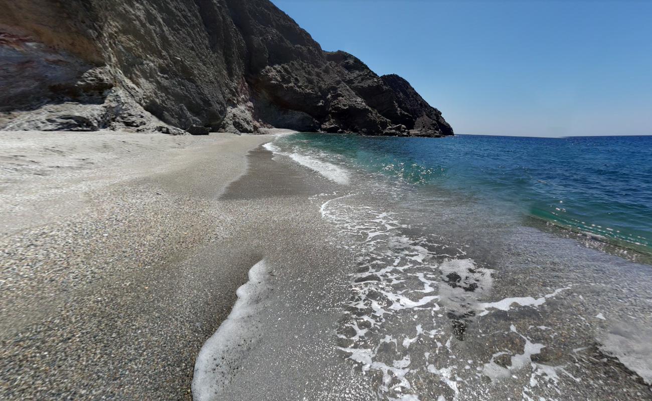 Foto de Paleochori beach II con agua cristalina superficie