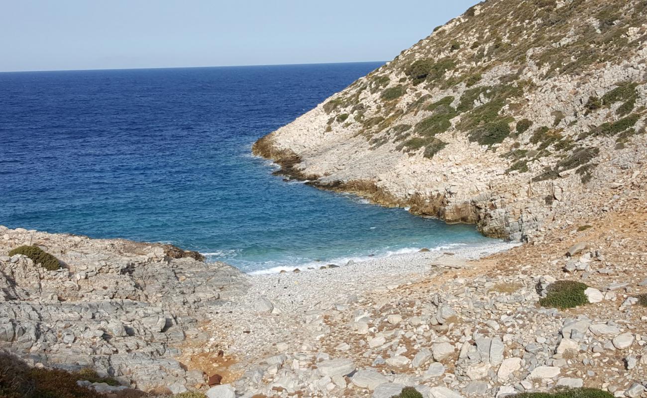 Foto de Limnari Bay con guijarro ligero superficie