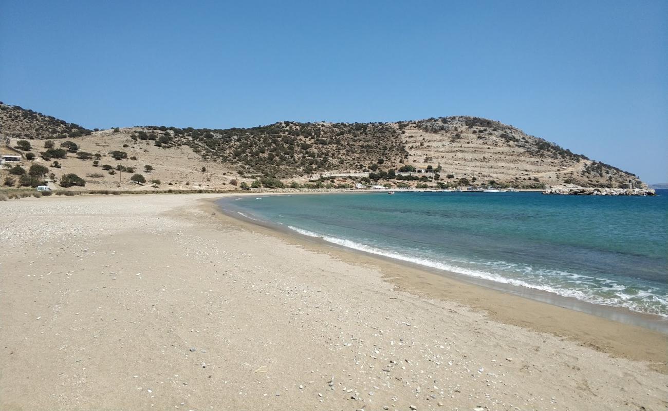 Foto de Playa Kalados con arena brillante superficie