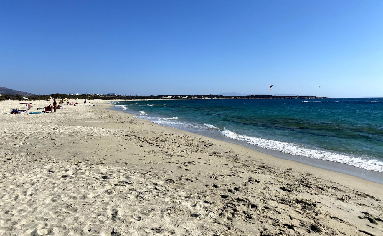 Foto de Playa de Glyfada con brillante arena fina superficie