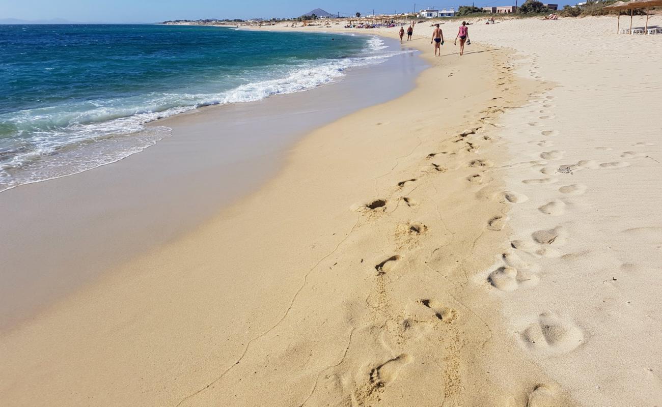 Foto de Maragkas beach con brillante arena fina superficie