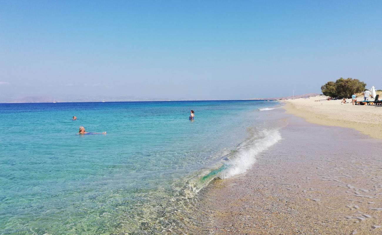 Foto de Playa Maragkas II con brillante arena fina superficie