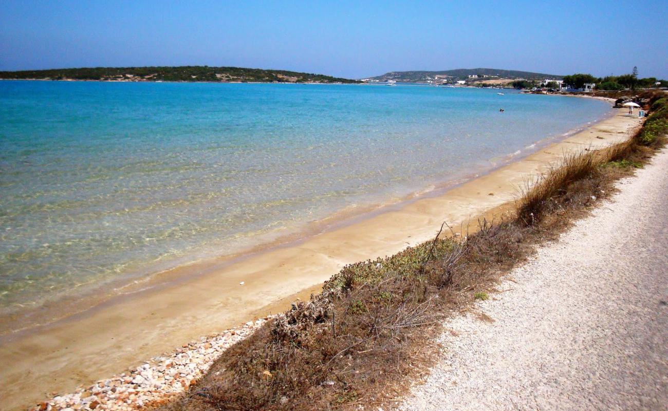 Foto de Plage Siparos con arena oscura superficie