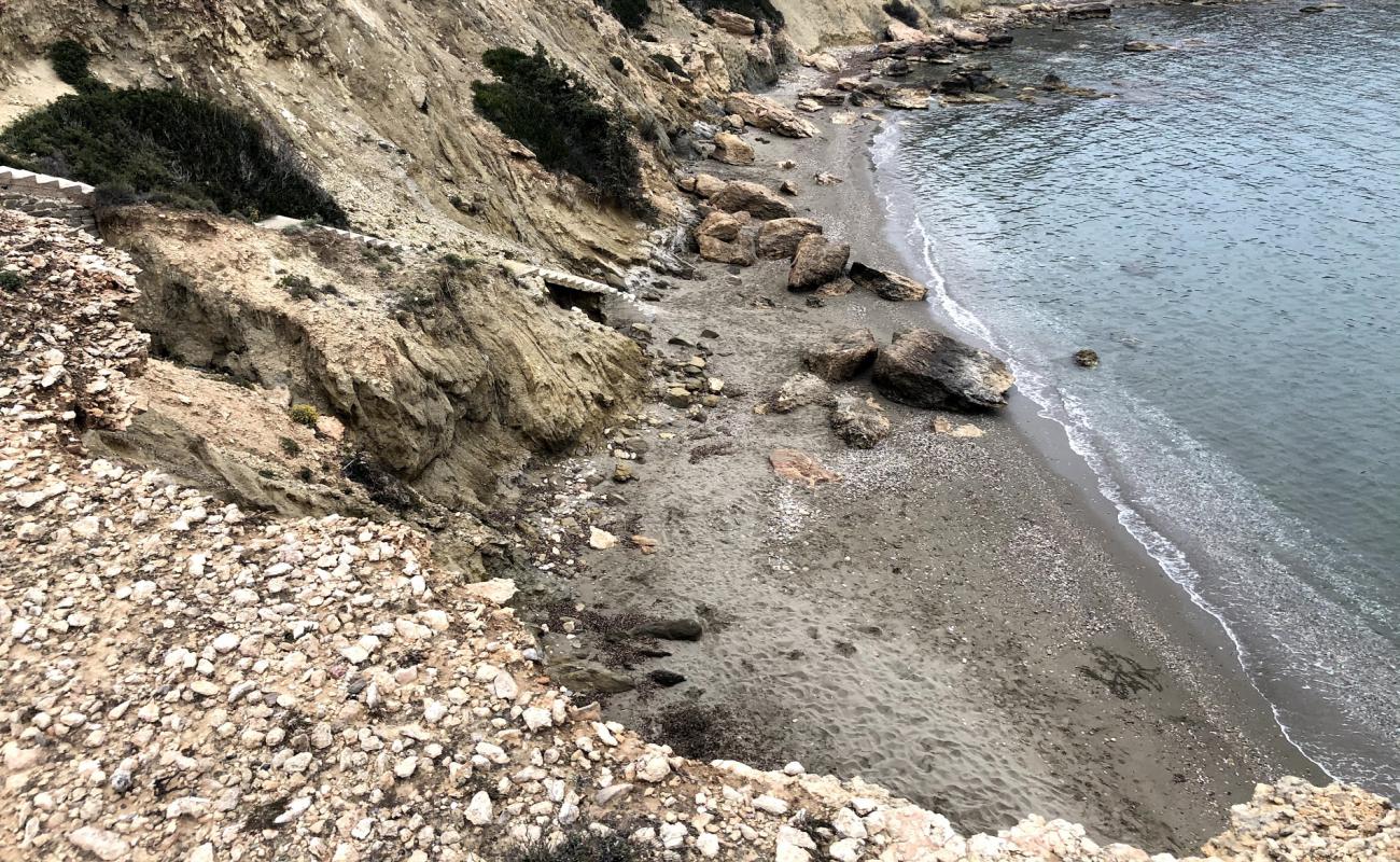 Foto de Skalakia beach con arena gris y guijarros superficie