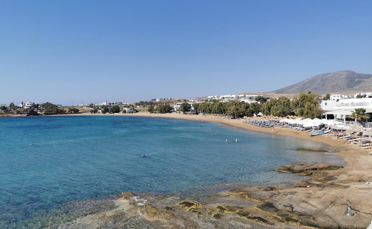 Foto de Paralia Logaras con guijarro fino claro superficie