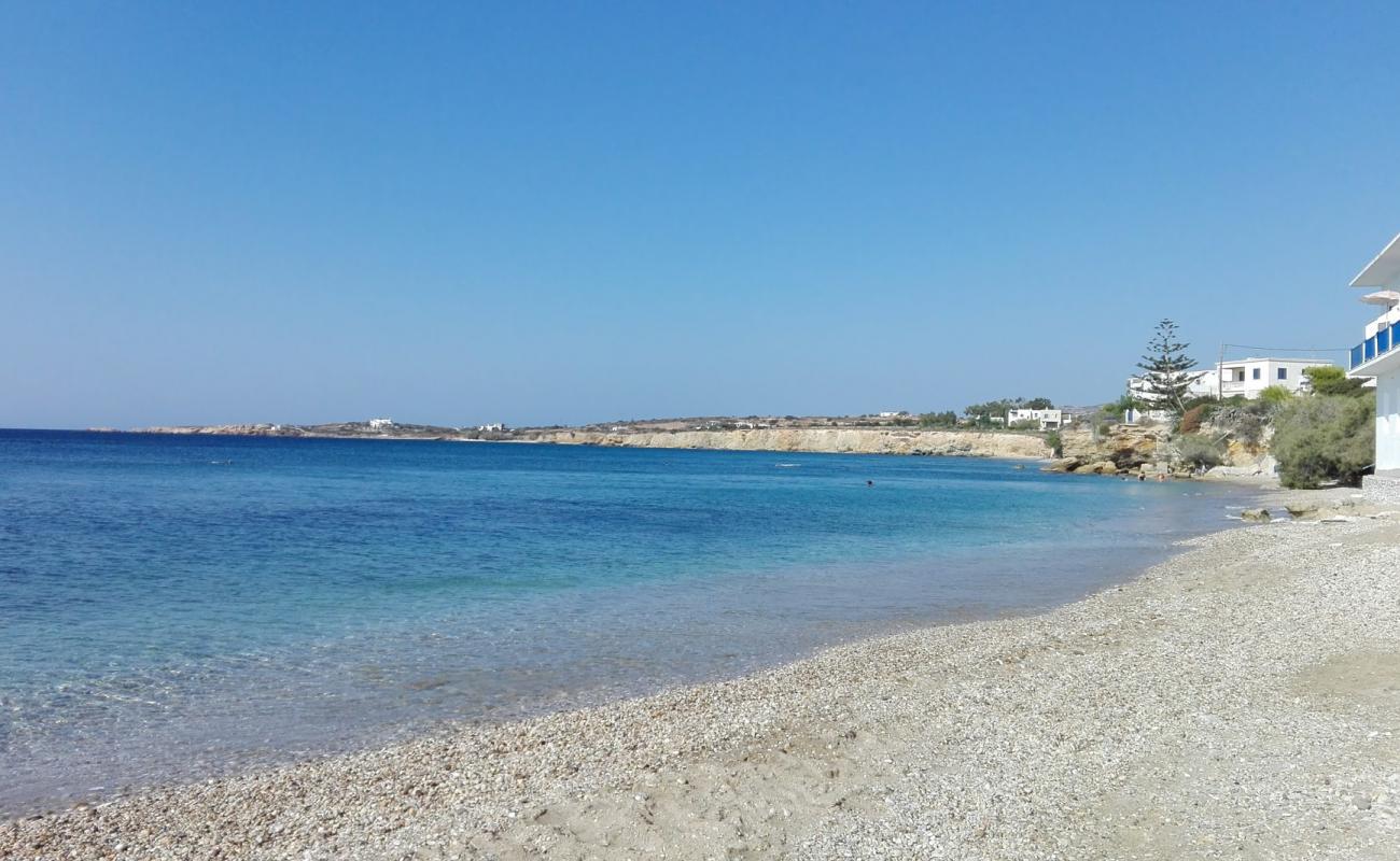 Foto de Drios beach con arena fina y guijarros superficie