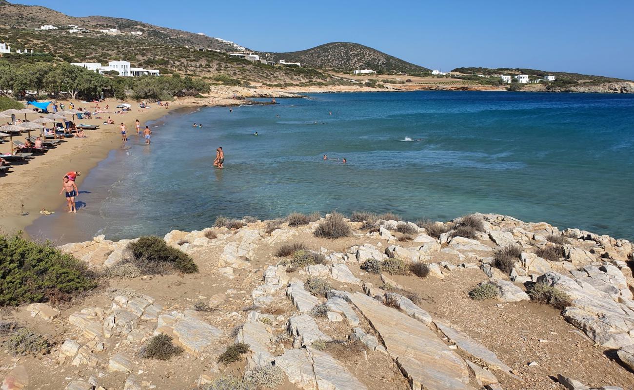 Foto de Playa de Faragas con brillante arena fina superficie