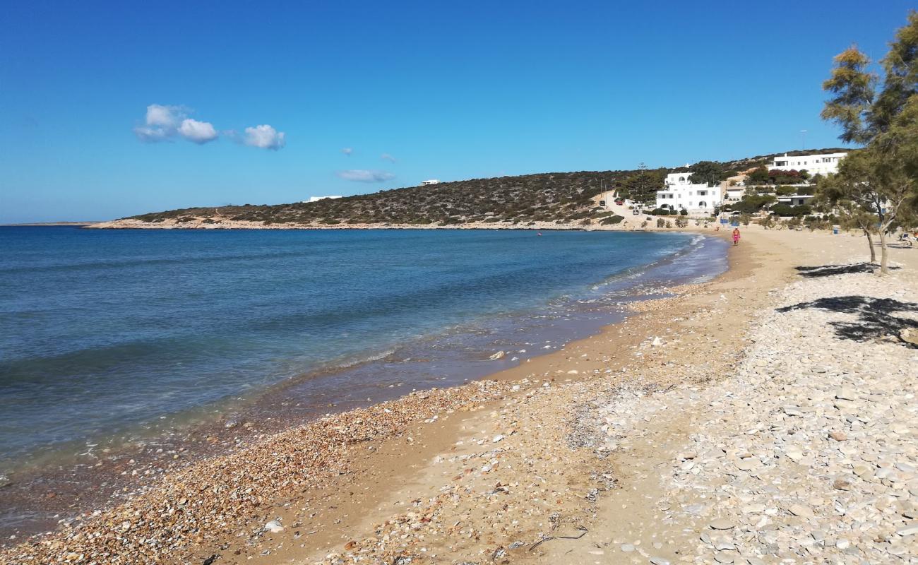 Foto de Agios Nikolaos beach con arena fina y guijarros superficie