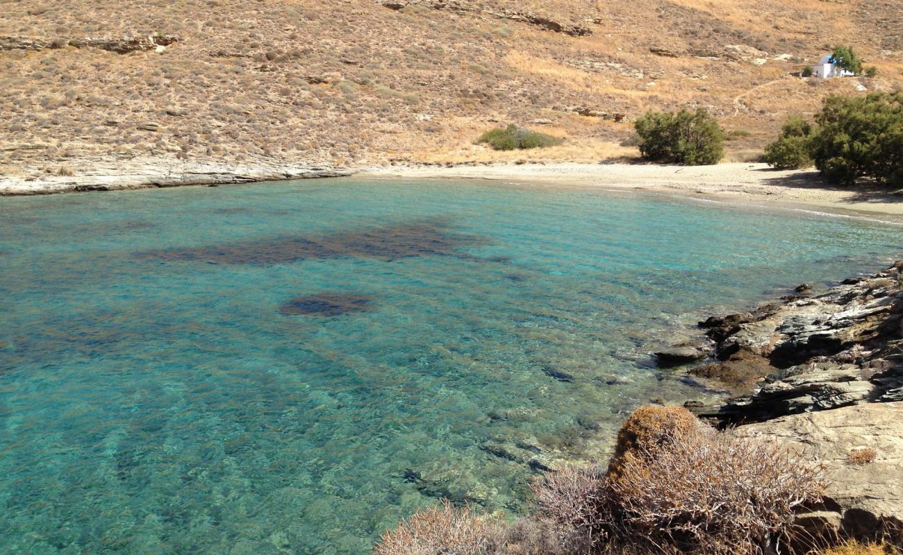 Foto de Skala beach con arena fina y guijarros superficie